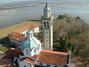 Xtrallusion offers characteristic Bed and Breakfast, B&B, Guest House, Hotel, Albergo and Country Lodge accommodation in Italy. Plus independent self-guided Walking, Adventure, Activity, Skiing and Paragliding Holiday itineraries on the Italian Rivieras, in the Italian Lakes, in the Italian Alps and in some of the most beautiful corners of Italy.